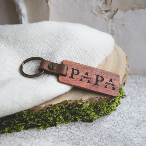 Houten sleutelhanger papa vaderdag gepersonaliseerd